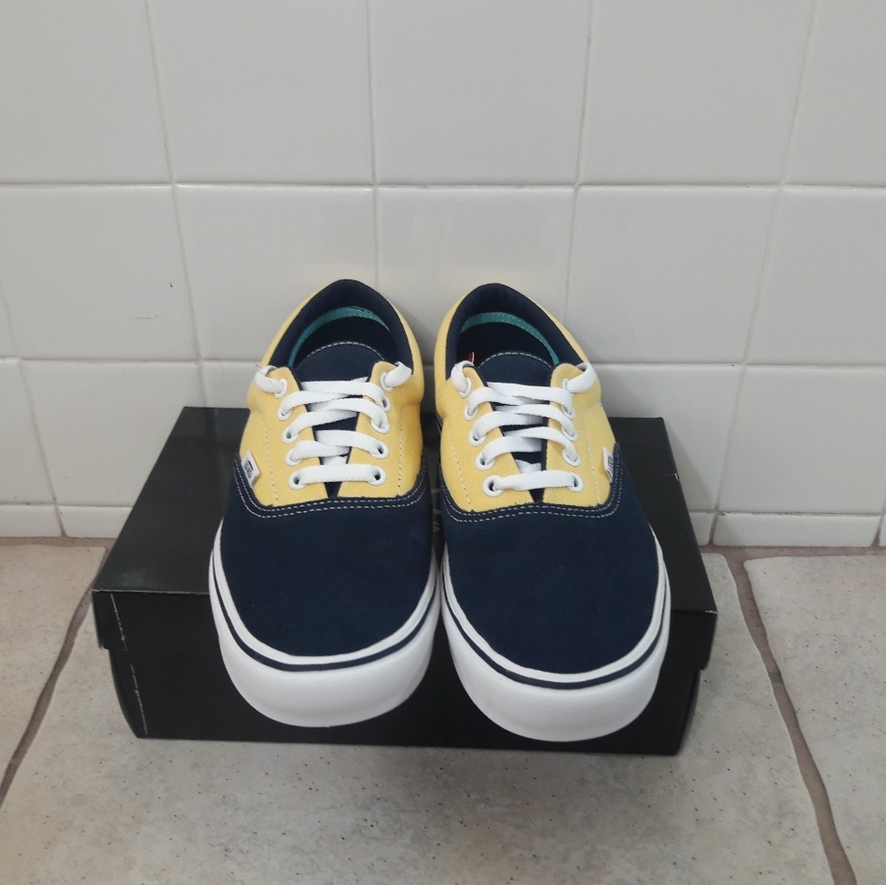 Vans - Picture 3 of 3